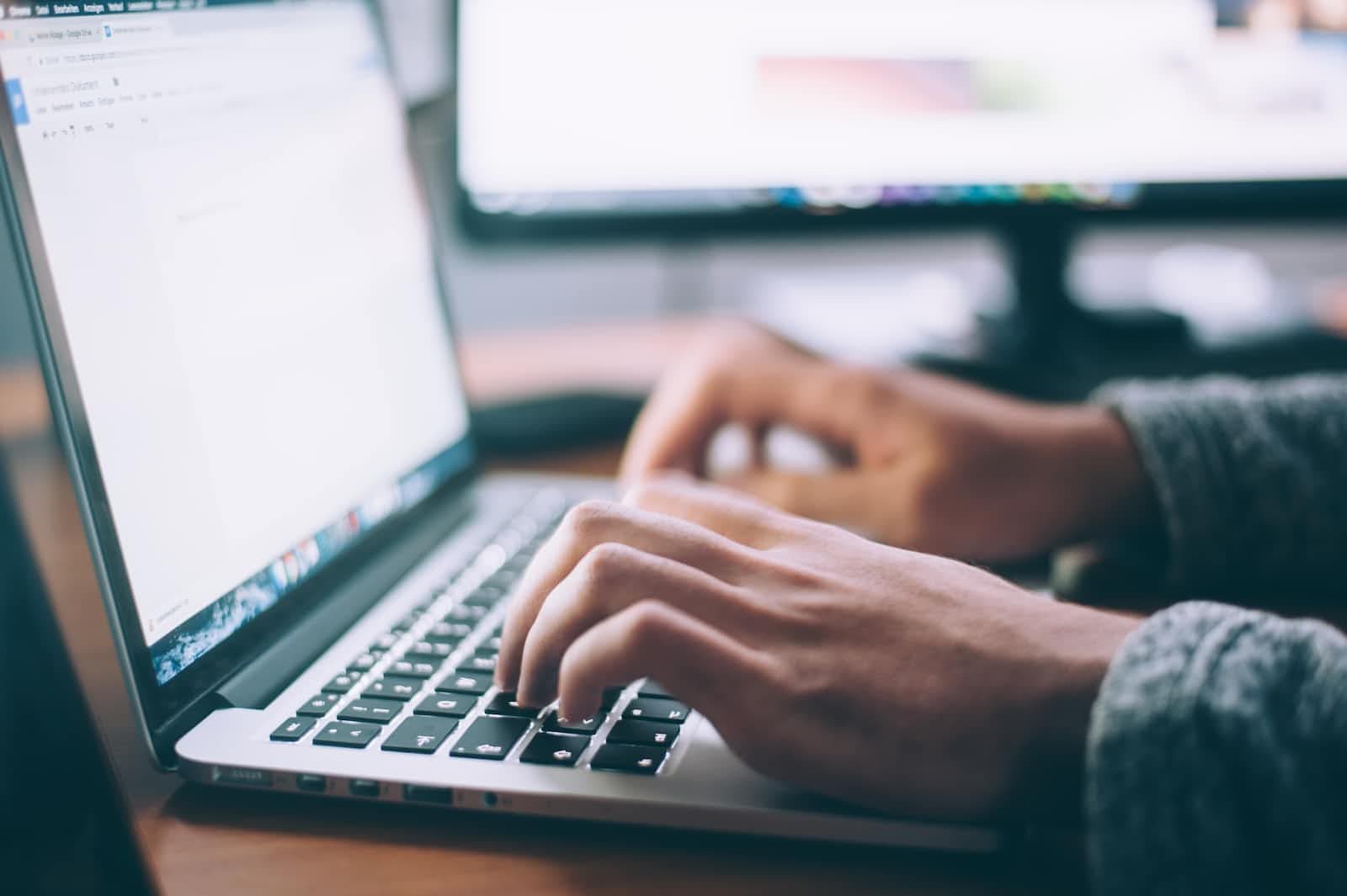 Comment démarrer dans le monde de la programmation : Un guide pratique pour apprendre à coder